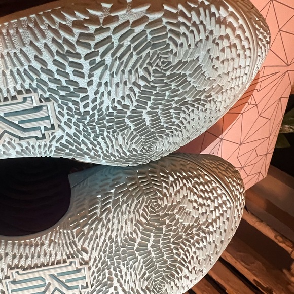 Nike Kyrie Low 3 - Purple Size 9 - Picture 9 of 13